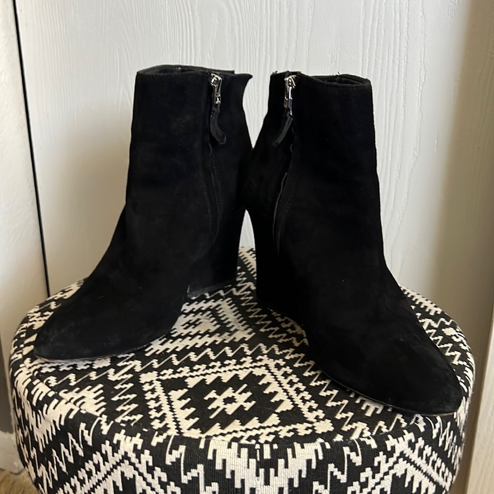 SAM EDELMAN BLACK SUEDE BOOTIE